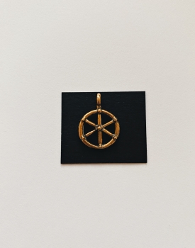 Bronzas kulons "Mazais ratiņš"
